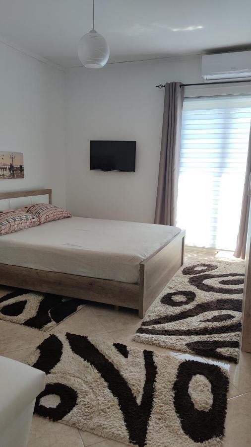 Guest'S House "Lindi&Roni" Apartment Ulcinj Bagian luar foto