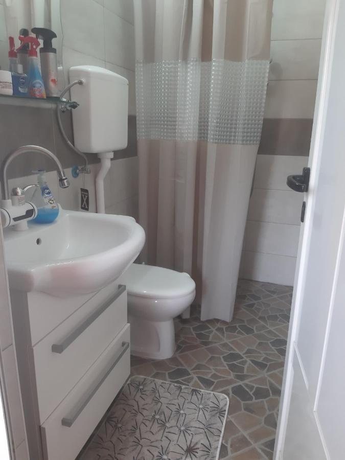Guest'S House "Lindi&Roni" Apartment Ulcinj Bagian luar foto