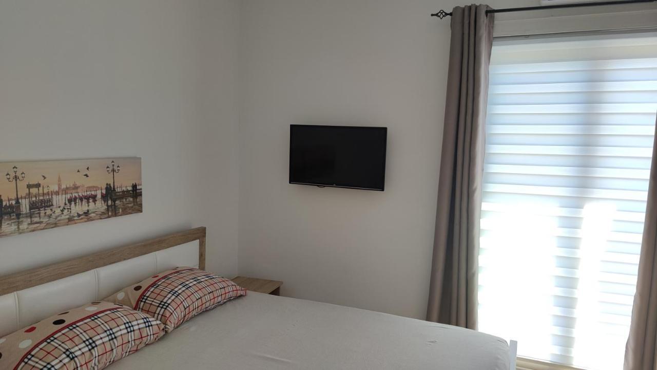 Guest'S House "Lindi&Roni" Apartment Ulcinj Bagian luar foto