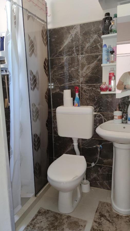 Guest'S House "Lindi&Roni" Apartment Ulcinj Bagian luar foto