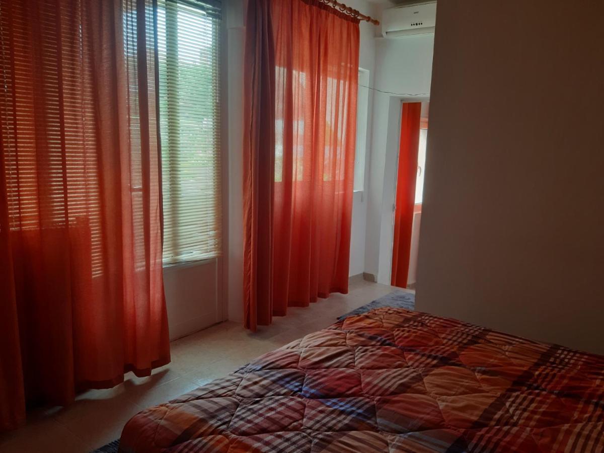 Guest'S House "Lindi&Roni" Apartment Ulcinj Bagian luar foto