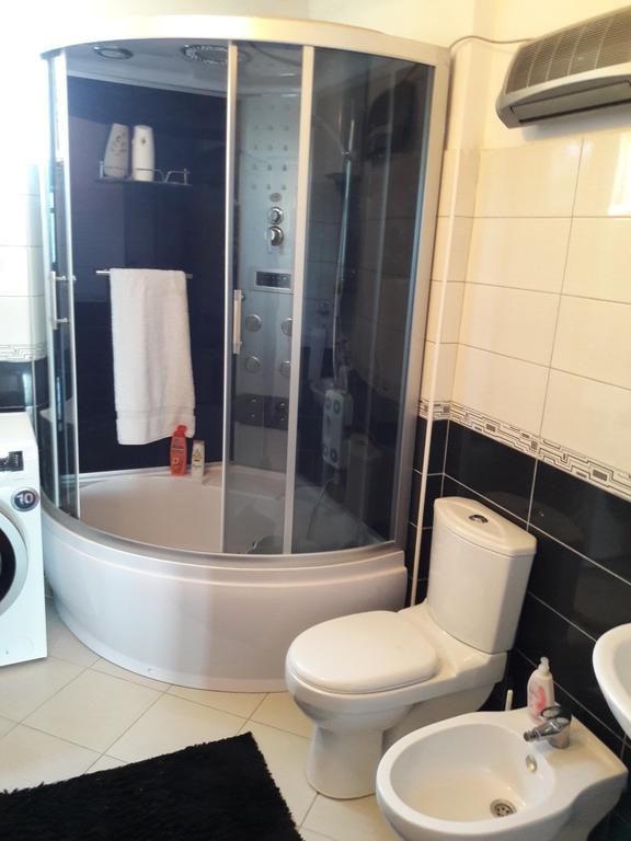 Guest'S House "Lindi&Roni" Apartment Ulcinj Bagian luar foto